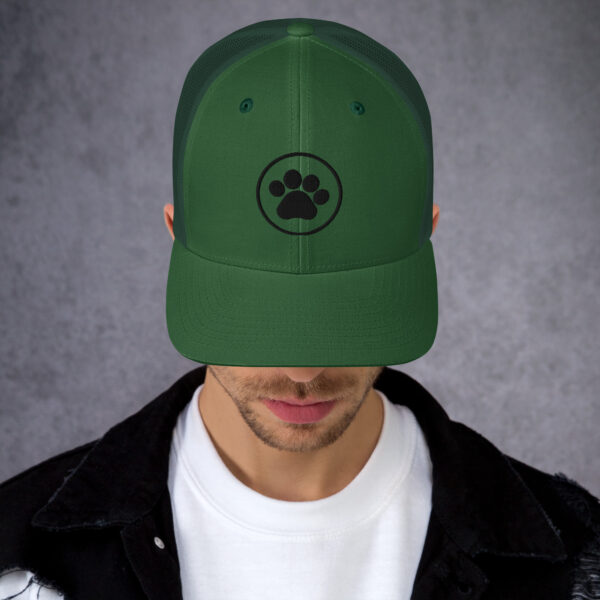 Trucker Cap With Black Color Pet Leg