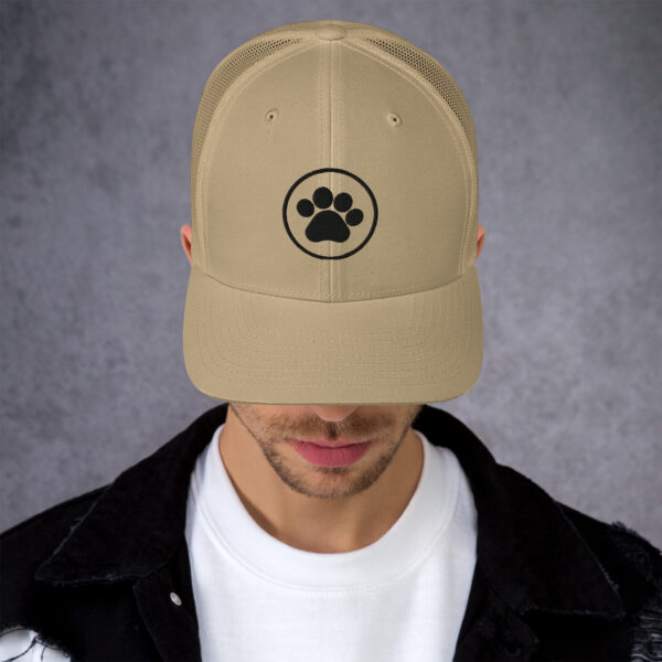 Trucker Cap With Black Color Pet Leg - Image 22