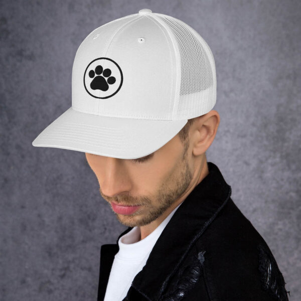 Trucker Cap With Black Color Pet Leg - Image 29