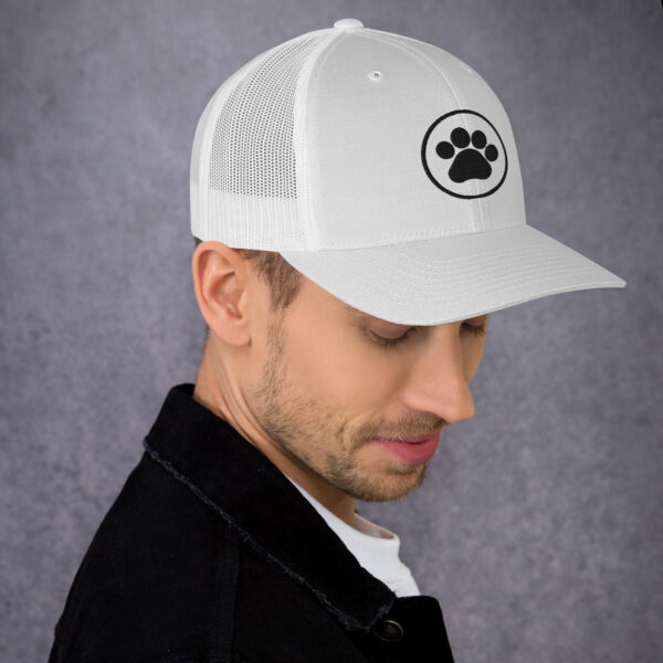 Trucker Cap With Black Color Pet Leg - Image 30
